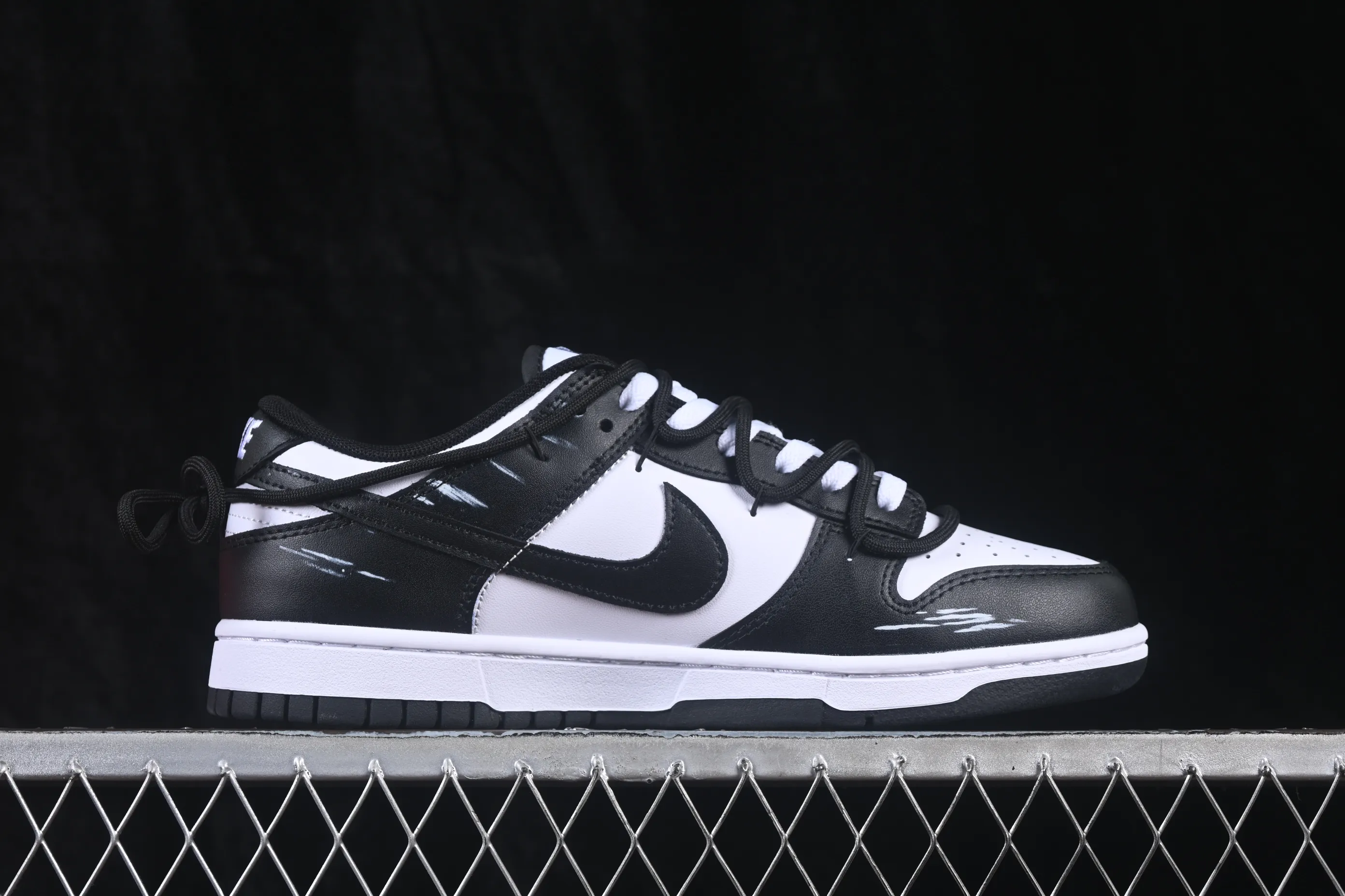 All categories Nk SB Dunk Series Nk SB Dunk Low High-end customized low-top sneakers Nike SB Dunk Low straps low-top casual sneakers DD1391-100